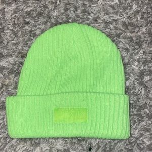 BEANIE FROM THE BEAND PINK GREAT FOR THE WINTER OR FALL.